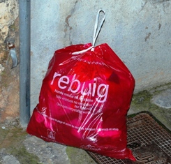 Reciclar o pagar: 1 bolsa, 1 euro